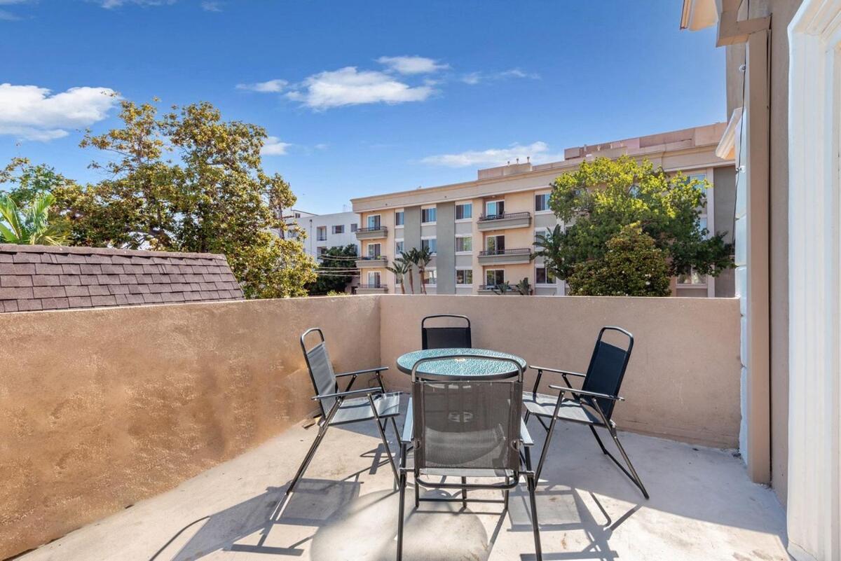Appartement Spacious 2br With Full Kitchen & Dining In Beverly Hills *
